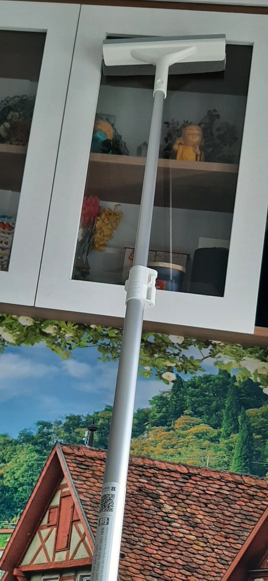 sản phẩm nhìn cứng cáp, cây dài ngắn linh động dễ cất giữ và lâu chùi những chỗ cao tầm với. Rất tin tưởng sản phẩm của Parroti, đã sử dụng nhiều loại sản phẩm.