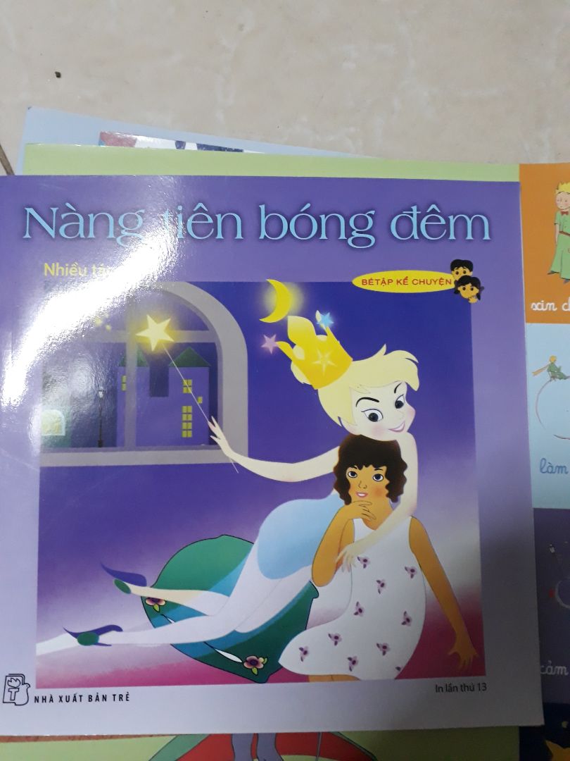 cuốn sách mỏng, nhỏ, phù hợp với các bé nhỏ. Sách luôn là món quà ý nghĩa với các bé