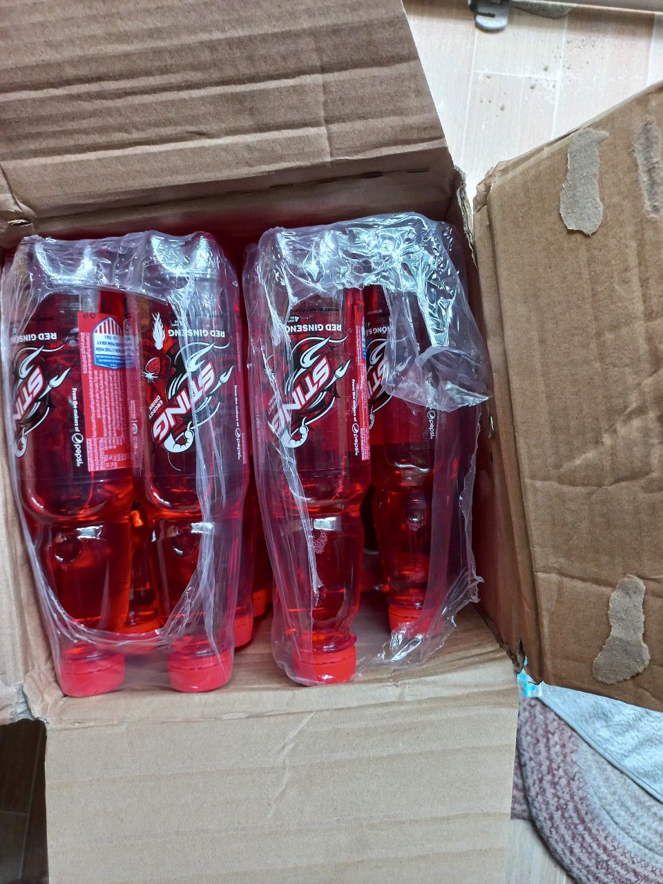 giao thùng mốp méo và thiếu 1 chai. liên hệ lại giúp với tiki ơi.