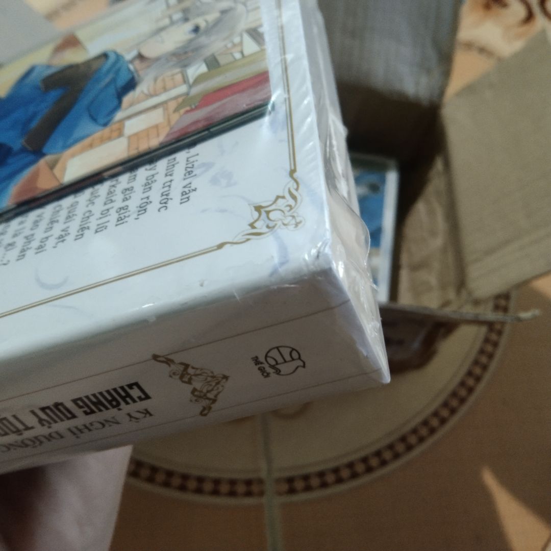 Gói ko kỹ gì hết nên bị móp góc sách hết trơn, nhìn xót j đâu