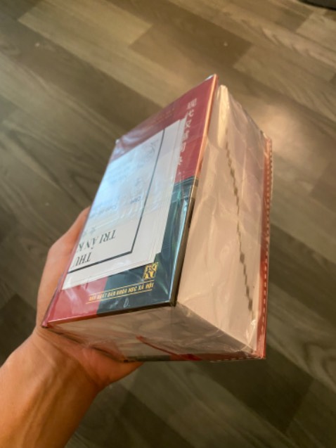 Ship rất nhanh, sách đến tay ko móp méo chút nào, rất hài lòng.