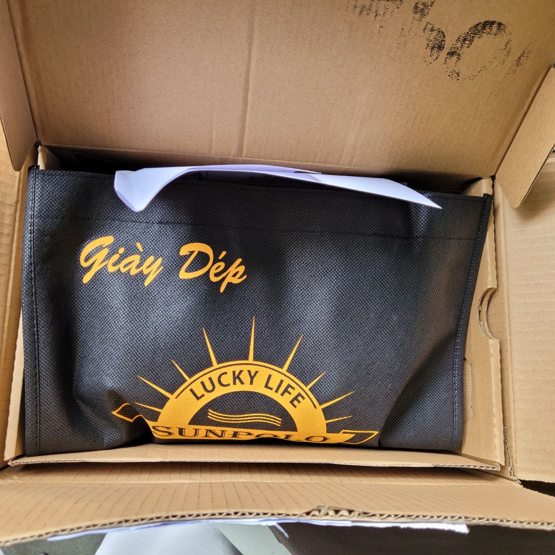 Sản phẩm đẹp, đóng gói cẩn thận, đóng gói rất tốt, 2 lớp hộp và túi vải êm bên ngoài. Bỏ ra 520k đáng tiền.