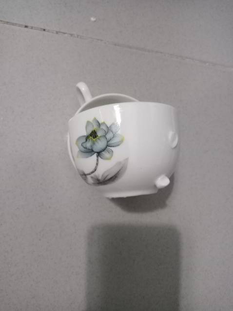 Hàng giao k chất lượng. Chén trà bị bể quai cầm mà cũng giao cho khách