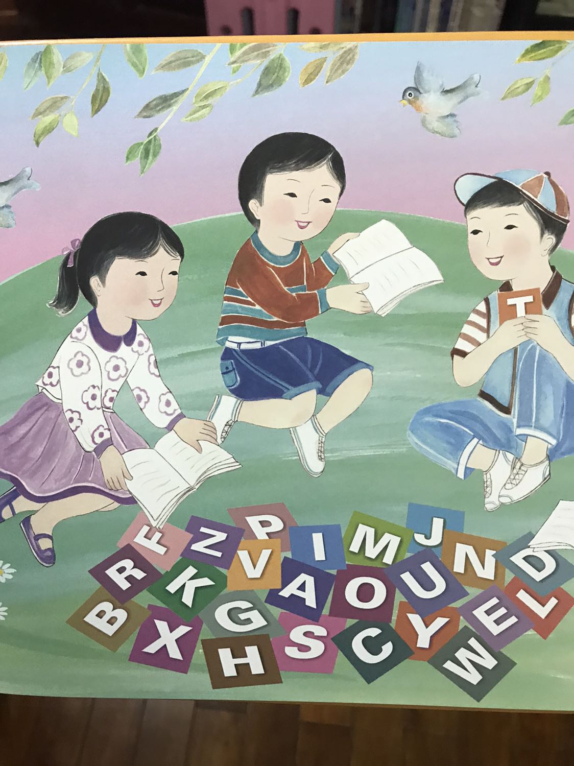 Sách song ngữ, mới, đẹp, có nhiều nội dung thú vị về Văn hoá Việt Nam mà mình chưa biết. Mình cũng rất thích minh hoạ của cuốn này. Cảm ơn tác giả. Cảm ơn Tiki.