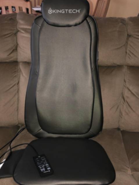 Giao hàng nhanh, sản phẩm được hoàn thiện tốt da sờ rất mát và mịn. Khi ngồi cảm giác rất êm và thoải mái. Massage thì khá ổn, dễ điều khiển. Thích nhất là cái đệm này shop có bảo hành nên khi có lỗi gì thì yên tâm hơn. Mình đã gọi điện theo số và shop tư vấn lại rất nhiệt tình. Đánh giá rất cao dịch vụ của shop
