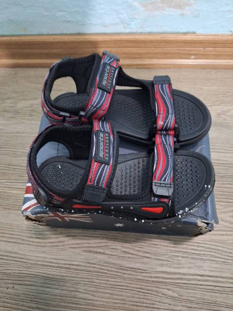 Dép đẹp , chắc chắn , đúng sp đặt mua , đóng gói cẩn thận , giao hàng đúng hẹn , độ bền chưa biết , rất hài lòng