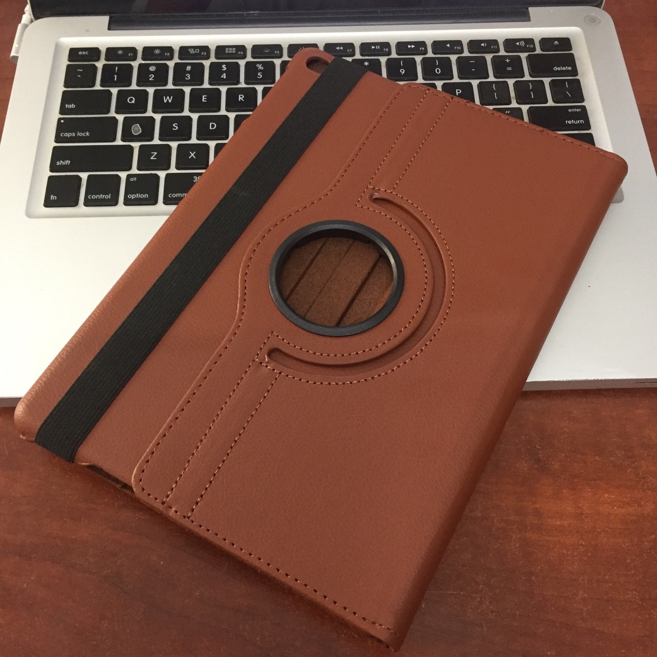 So với mức giá thì bao da có chất lượng hơn sự mong đợi. Các chức năng hoạt động tốt. Hoàn thiện thẩm mỹ tốt. Hài lòng với sp đã mua.