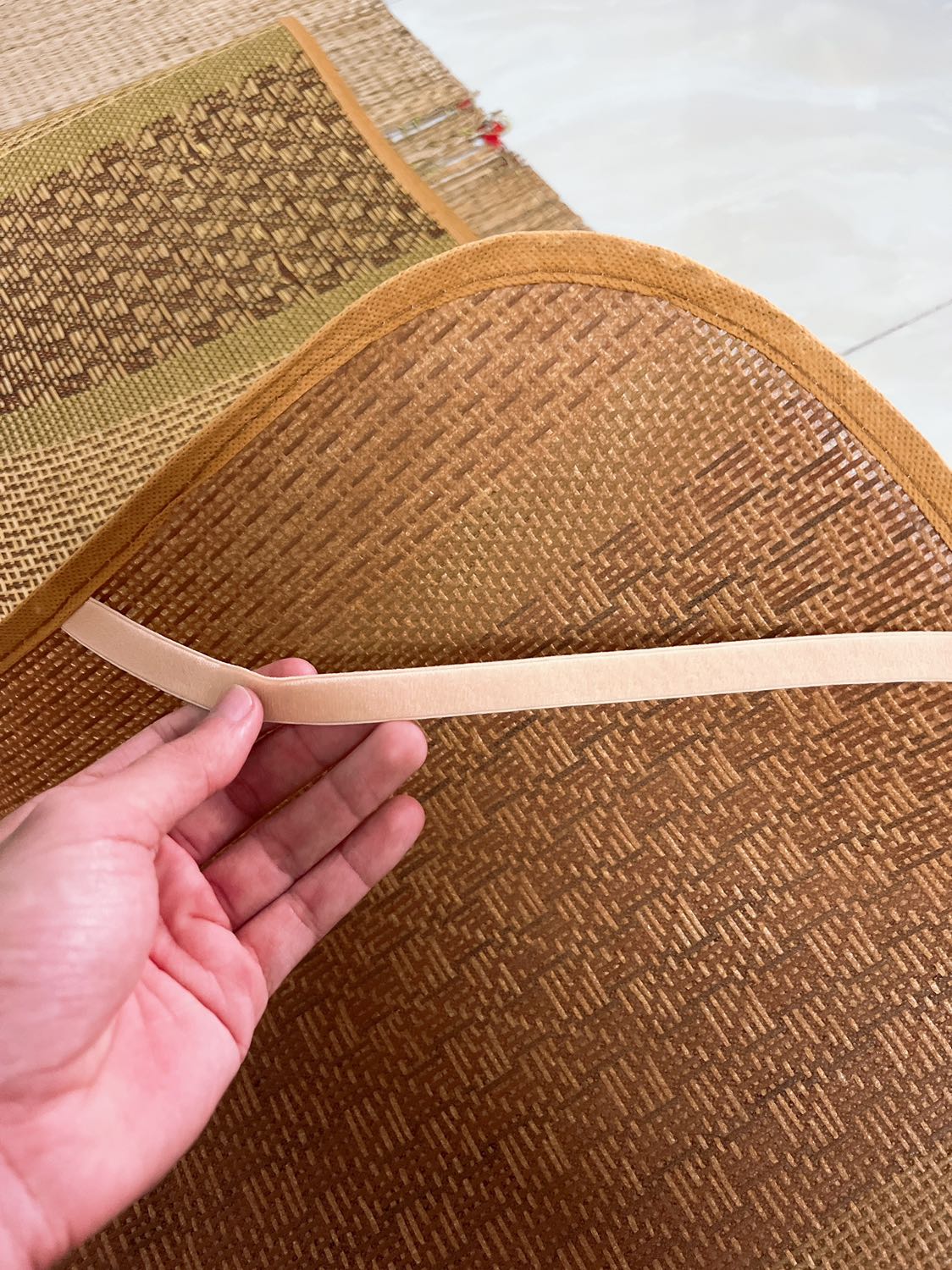 Chiếu rất đẹp, đường may rất tỉ mỉ, thank shop tặng thêm túi hương cho mình.
Tiki giao hàng đúng giờ, chất lượng dịch vụ rất hài lòng.