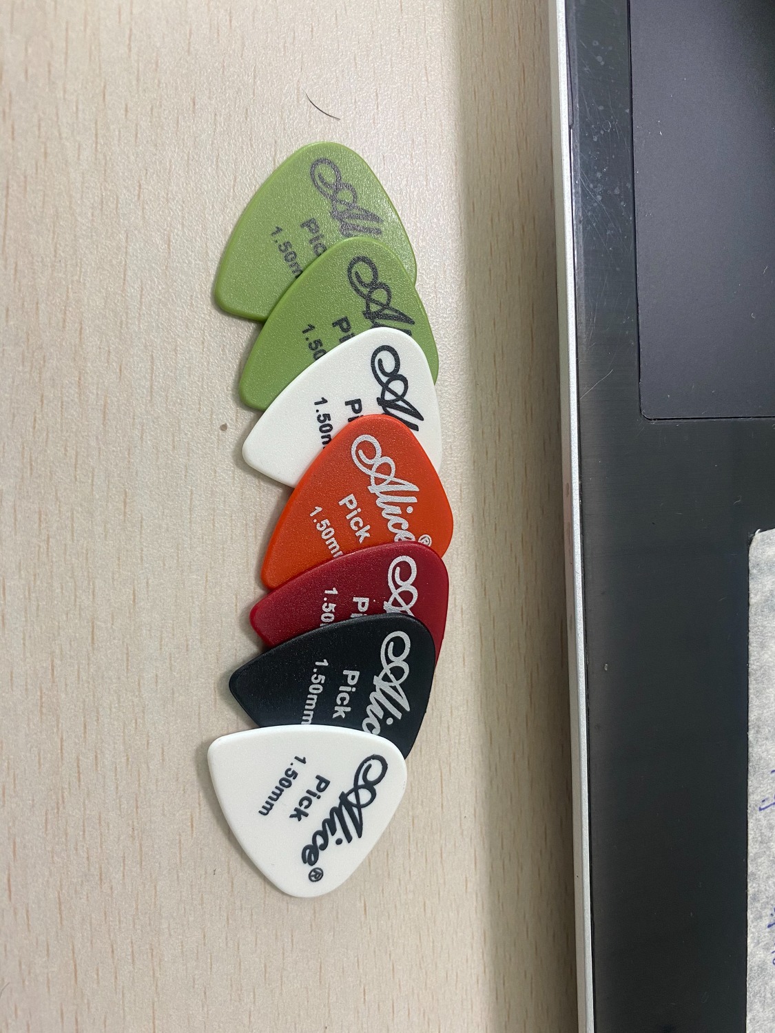 Hàng shop quảng cáo là combo 6 size, nhưng mình chỉ nhận duy nhất 1 size (7 cái). Không biết là vô tình hay cố ý, nhưng mong shop sau này cẩn trọng hơn.