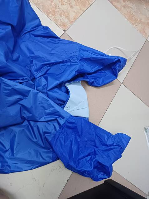 Giao sai màu. Tà của người ngồi sau quá ngắn, ngồi sẽ ướt mông và quần. Không thể gắn tấm nhựa cho người đằng sau.