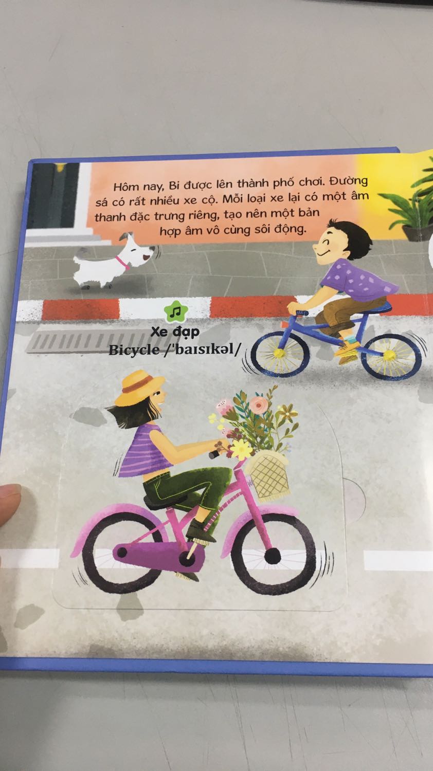 Shop đóng gói cẩn thận
Giao hàng nhanh
Sách nội dung và hình ảnh rất dễ thương. Màu sắc tươi sáng
Song ngữ xịn sò
Sách kết hợp âm thanh và lật mở. Săn sale siêu rẻ