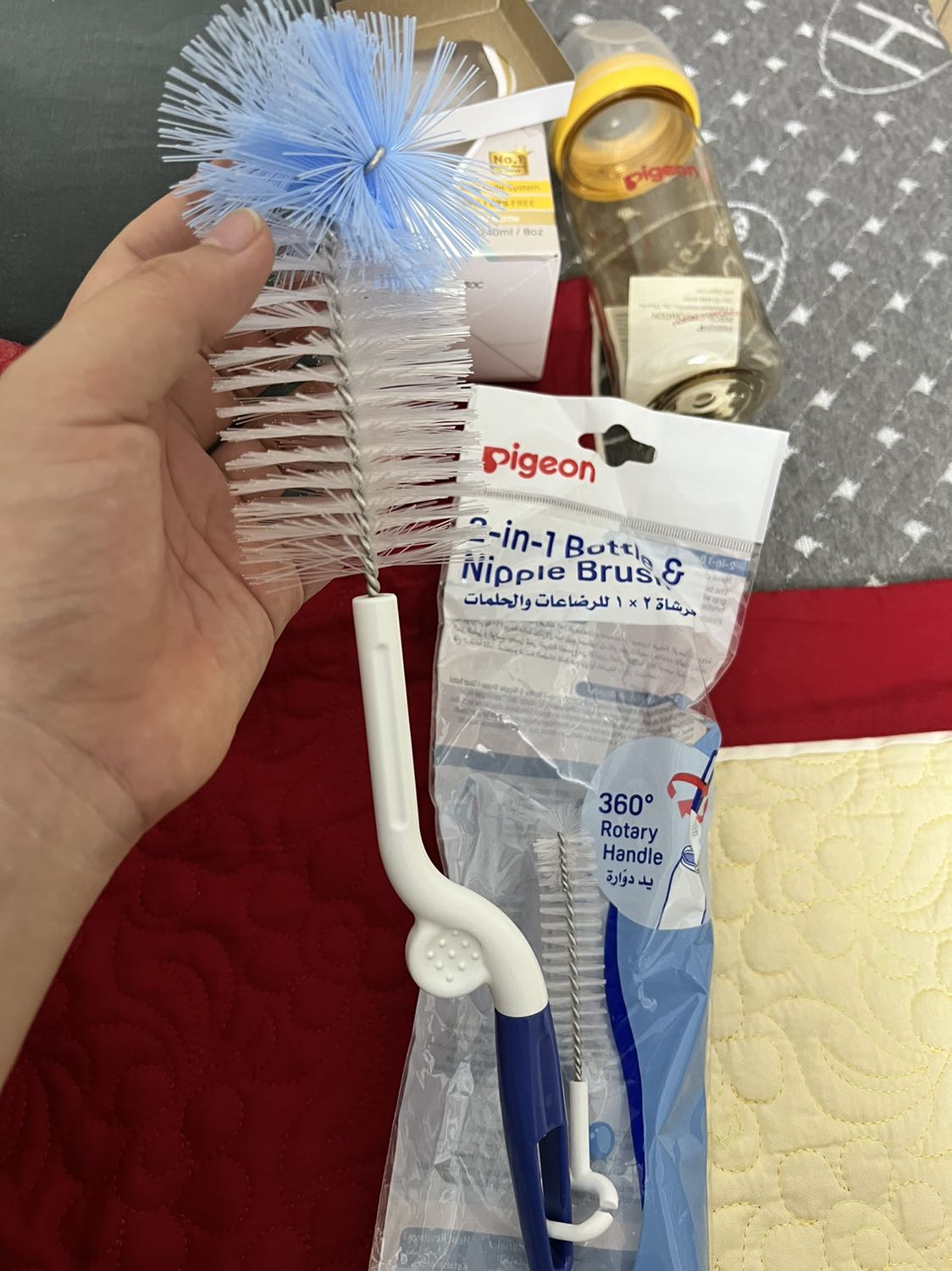 đóng gói sản phẩm cận thận.
hàng giao giống hình.
cây súc cầm chắc chắn