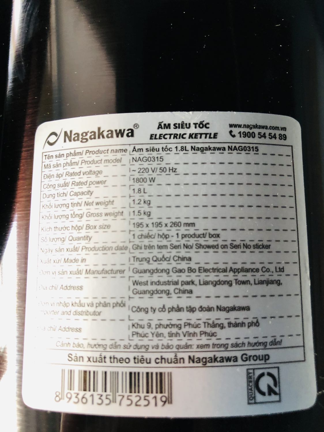 Mua của nhà bán Tiki trading. Lợi dụng lúc dịp gần Tết khách hàng bận rộn kg có thời gian kiểm tra hàng khi shipper giao , 

Khi rảnh rỗi  mở ra kiểm tra thì hết sức bực, cái ấm điện Bên trong kg vô túi nilong như của hãng, mà túi nilong để qua một bên hộp, 
Chứng tỏ shop đã kiểm tra thấy sản phẩm bị lỗi mà vẫn giao cho khách hàng. 

Khi đem cái ấm ra thì mới biết hàng tồn sx tháng 1/2020 , 
Sản phẩm thuộc dạng bị loại, ( hàng lỗi ). 

Phía bộ phận cskh cần loại (thẻ đỏ ngay )những nhà bán, làm mất uy tín của trang thương mại điện tử Tiki. 

Trước *** cũng như vậy nhưng họ đã khắc phục trong năm 2020 , năm 2020 này nay *** đã giật cúp vàng.
