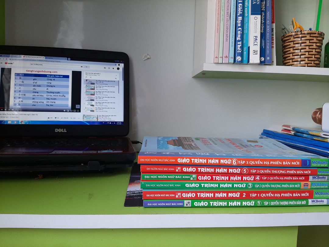 Combo 6 cuốn giáo trình hán ngữ ver mới + 6 kẹp sách nhận đc hôm trc nhưng giờ mới review nè. Sách giao đúng, giao nhanh, mà còn mới nữa. Có cái tiện ích nữa là phía sau sách có mã qr MCbook. Tải app về rồi click vào là có full phần nghe. Đỡ phải vác CD bấm nghe mắc công. Thích tóa
