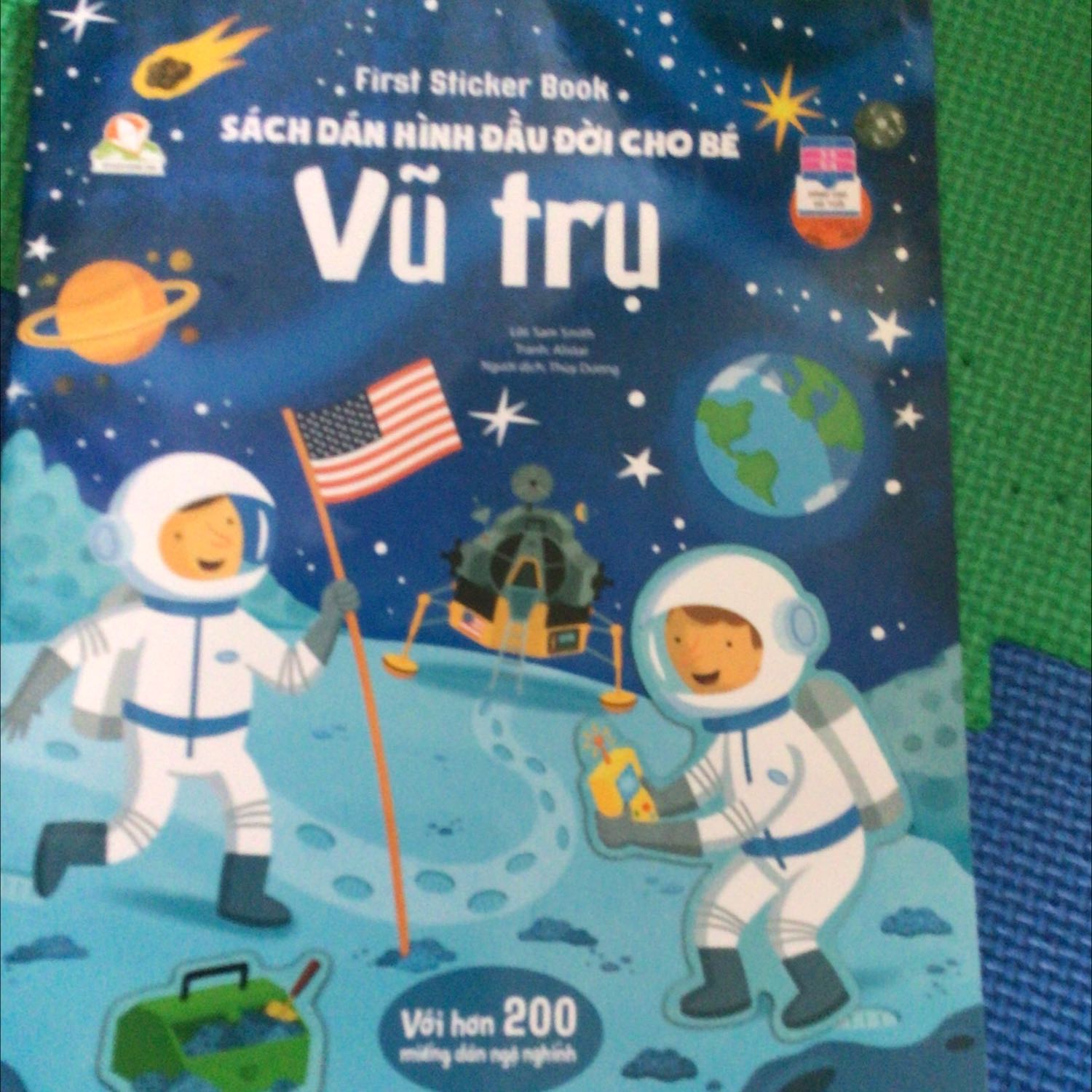 Rất thu vị đối với bé, mở ra thế giới về không gian vũ trụ luôn mới mẻ , kích thích các bé