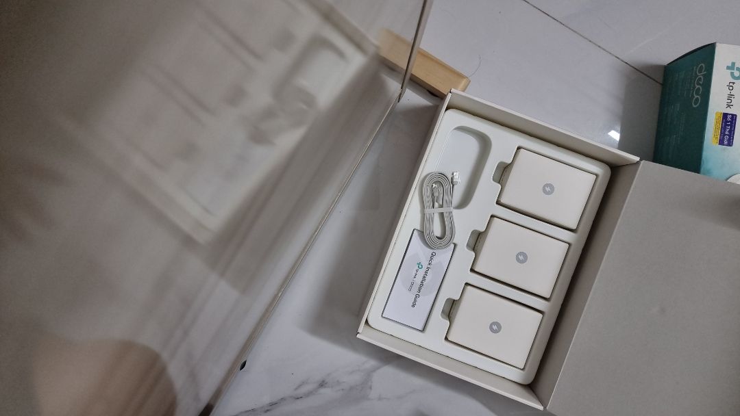 Dễ cài đặt, sử dụng 1 thời gian thấy rất ổn định (hơn cái viettel đang sài), nhưng xuyên tường hơi kém, vì không biết sóng tỏa theo phương thẳng hay hình cầu, lên 1 tầng sóng còn 1 , 2 nấc, có khi không bắt dc. Có thể cài đặt chưa chính xác hoặc nhà tường ngăn sóng. Mọi người có ai dùng Ok khi cách tầng trên dưới comment giúp mình nhé. Thank You Dễ cài đặt, sử dụng 1 thời gian thấy rất ổn định (hơn cái viettel đang sài), nhưng xuyên tường hơi kém, vì không biết sóng tỏa theo phương thẳng hay hình cầu, lên 1 tầng sóng còn 1 , 2 nấc, có khi không bắt dc. Có thể cài đặt chưa chính xác hoặc nhà tường ngăn sóng. Mọi người có ai dùng Ok khi cách tầng trên dưới comment giúp mình nhé. Thank You