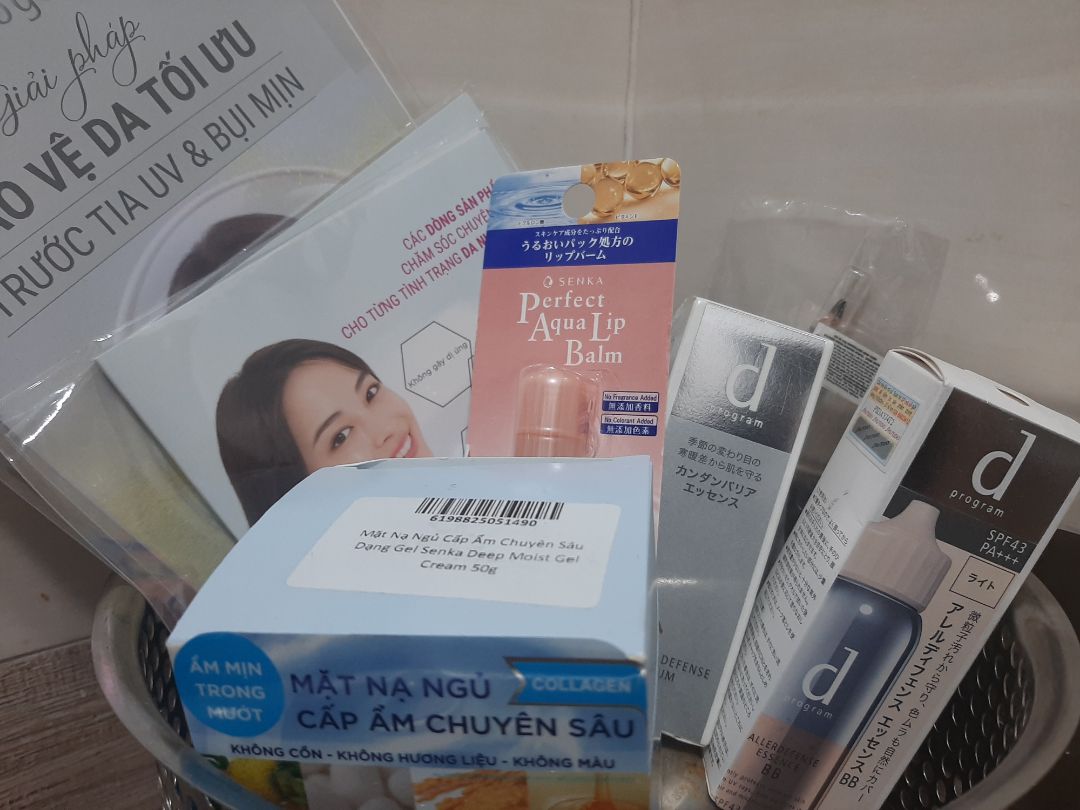 Hài lòng với tốc độ và chuyên nghiệp của Tiki. Đã nhận đủ hàng và quà tặng. Chưa xài nên chưa thể đánh giá chất lượng sp. Nhưng khá hài long vì canh mua đc giá giảm và cis nhiều quà tặng.