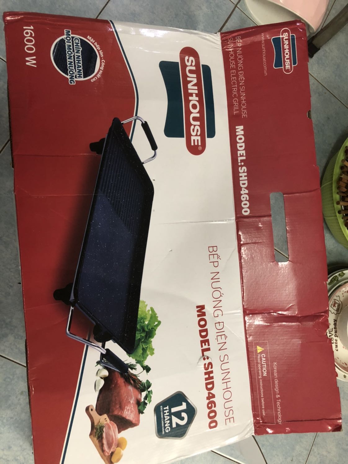 Bếp giao không đúng mô tả lúc đặt hàng:
1/ Trên mô tả đặt hàng, công suất bếp 2000w, hàng nhận được 1600w (cùng mã SHD 4600).
2/ Đầu cắm như đã qua sử dụng, xỉn màu nghiêm trọng.