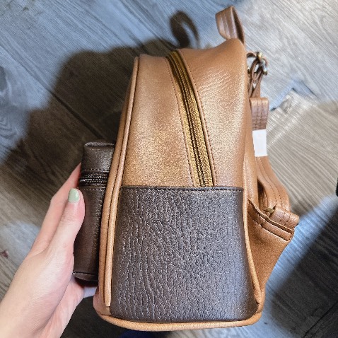 Ngoài nhìn xinh lắm lun á shop nên mua nha