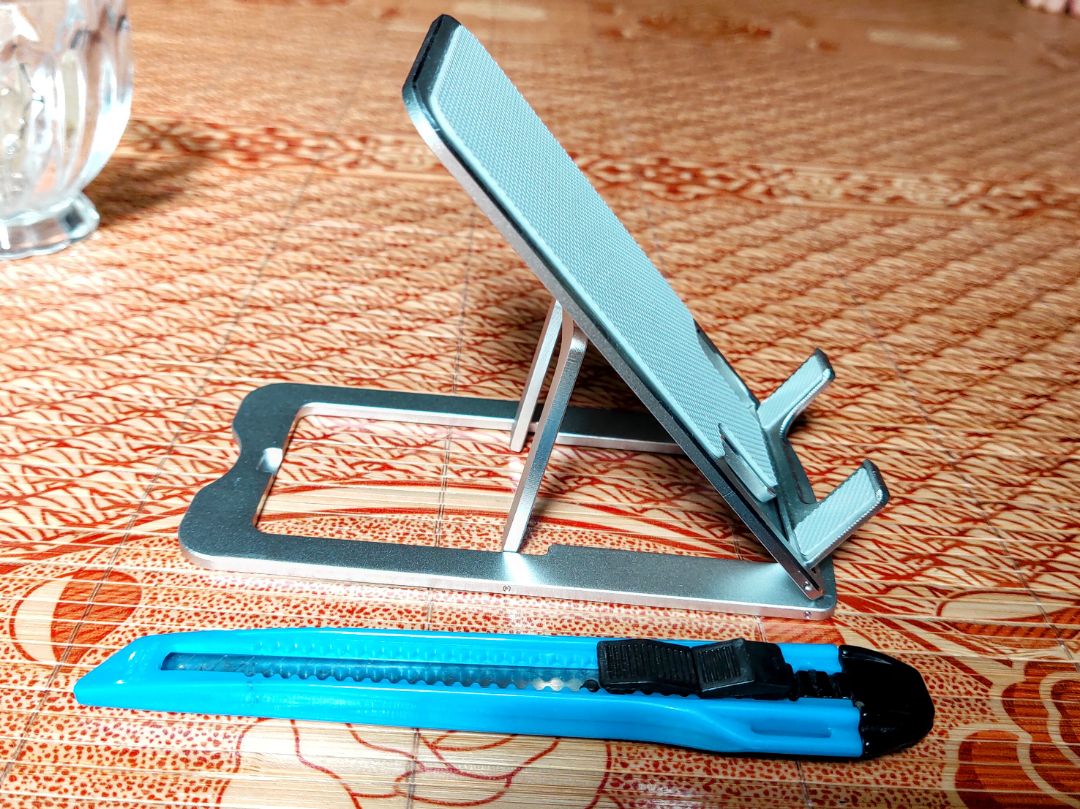 Sản phẩm  thiết kế  tinh tế ,đẹp, nhỏ gọn ,  chi tiết sắc nét, đóng gói cẩn thân. có túi đựng đi kèm.  rất hài lòng sản phẩm của shop.