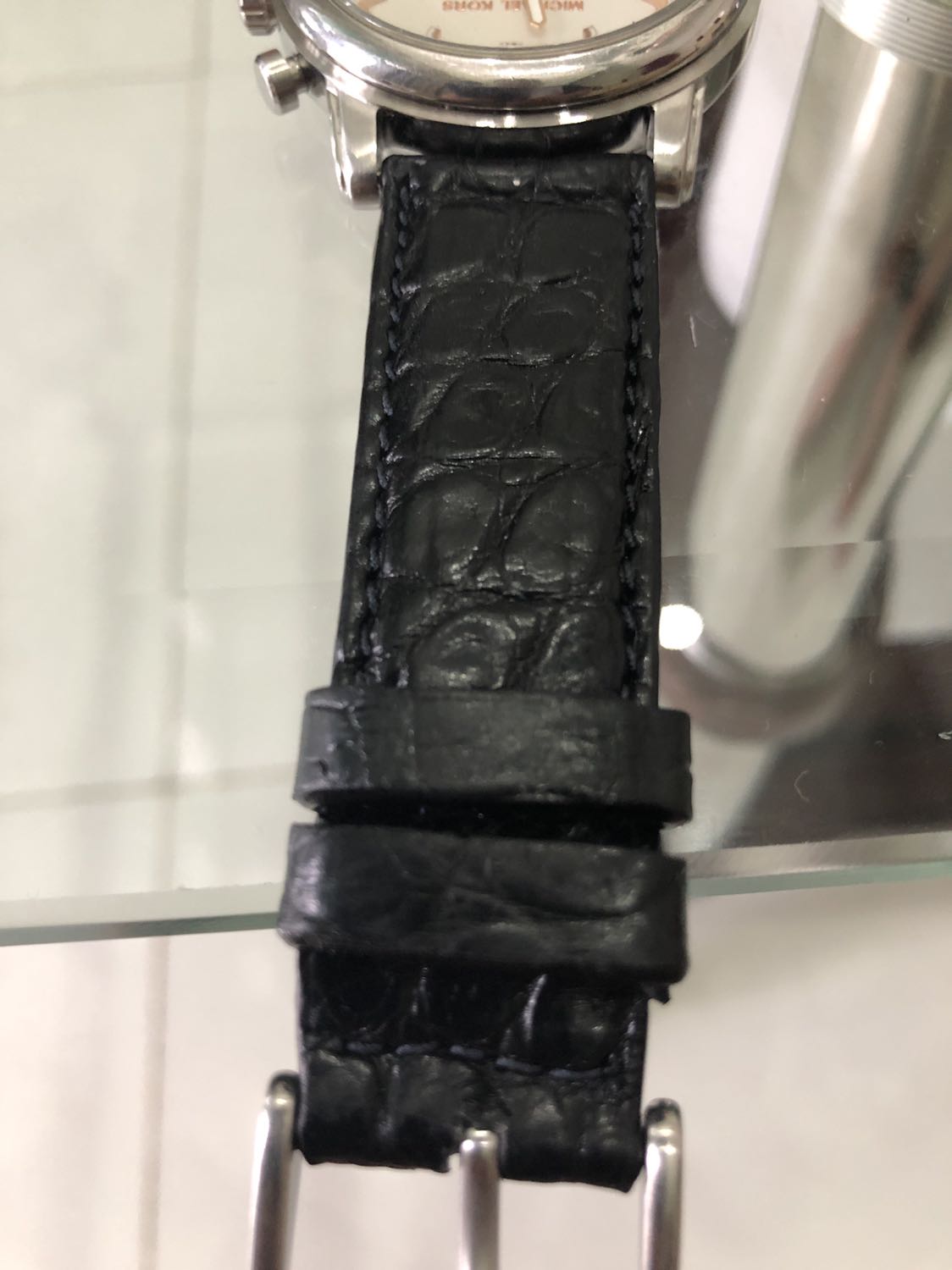 Mới nhận được dây, tự thay lun. Kết quả là rất hài lòng. Da cá xấu xịn, khi cắt dây gắn chốt sẽ thấy. Cám ơn shops và Tiki