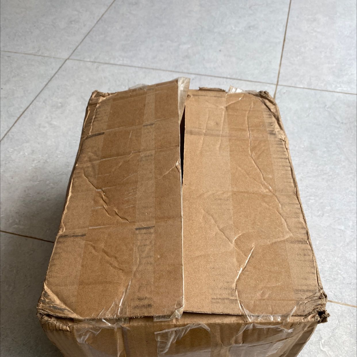 Mình góp ý với shop những điều sau sau nhiều lần mua hàng :
1. Shop đóng hàng quá lỏng lẻo, tới nơi thì thùng carton luca nào cũng bị tuột keo. Vận chuyển bao giờ cũng quăng hàng nhiều nên việc đóng 1 lớp băng keo tới nơi hàng tuột keo là chuyện bt. Shop nên đóng hàng kỹ 1 xíu.
2. Shop tặng chuông mà cái nào cũng bị oxy hoá thì ko nên tặng nha shop.