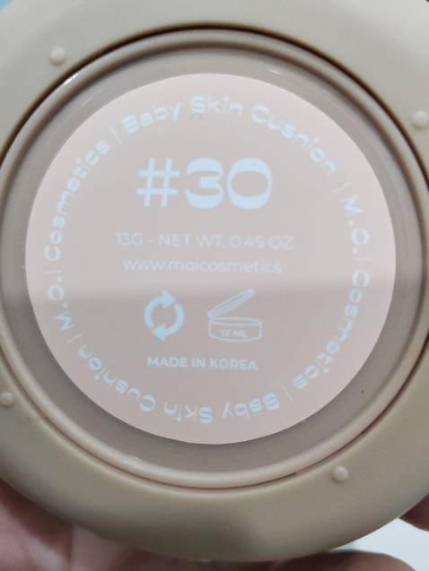 Hộp to mà bên trong có 13g với giá 379k thì hơi chát. Không đáng để đầu tư. Đánh thử thấy bình thường và hơi khô da.