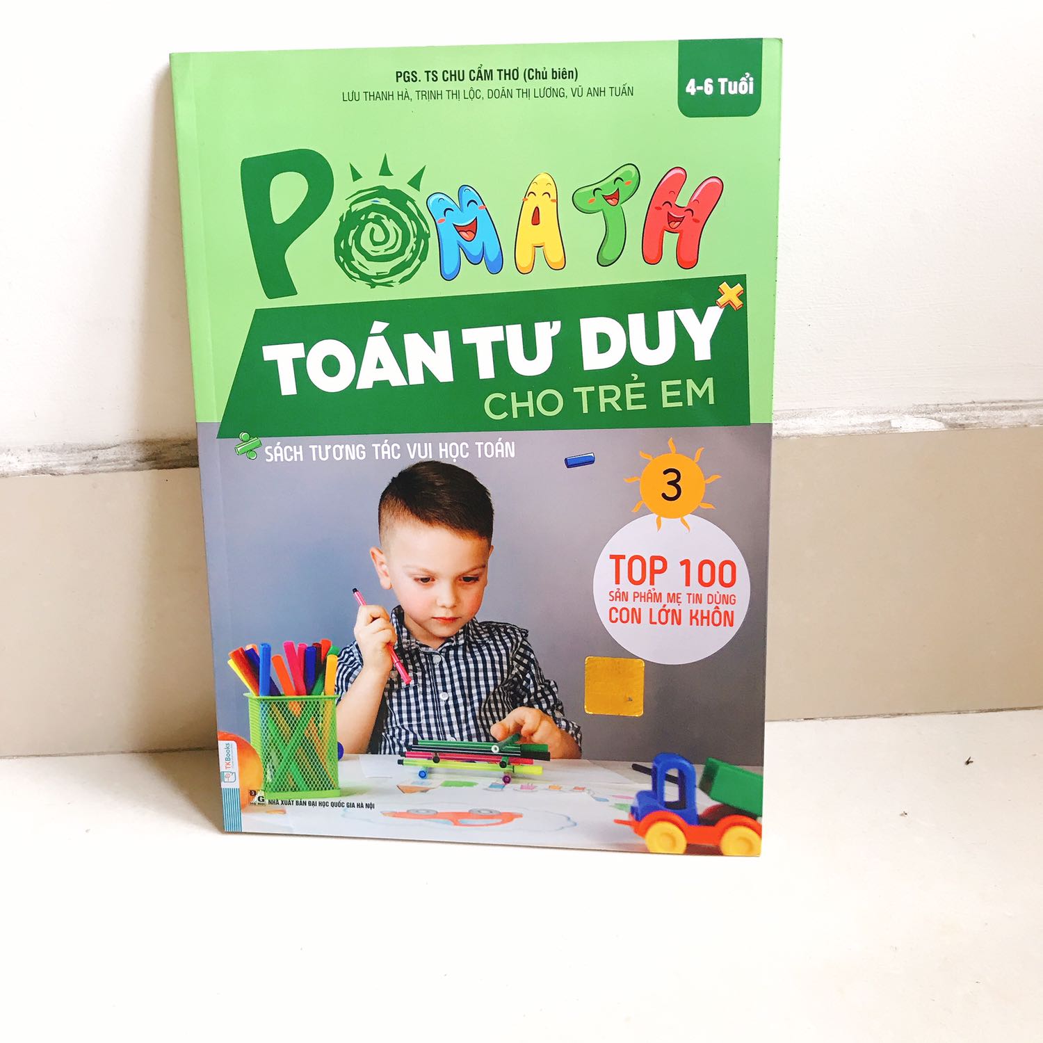 Mua sales đến 60% nên cảm thấy rất hợp lý, tiki giao hành nhanh, sách lại đẹp. Các mẹ có con mẫu giáo lớn nên mua nhé. Sách in đẹp, màu sắc rất thu hút các bạn bé, nội dung lại tương tác cao, k nặng kiến thức.