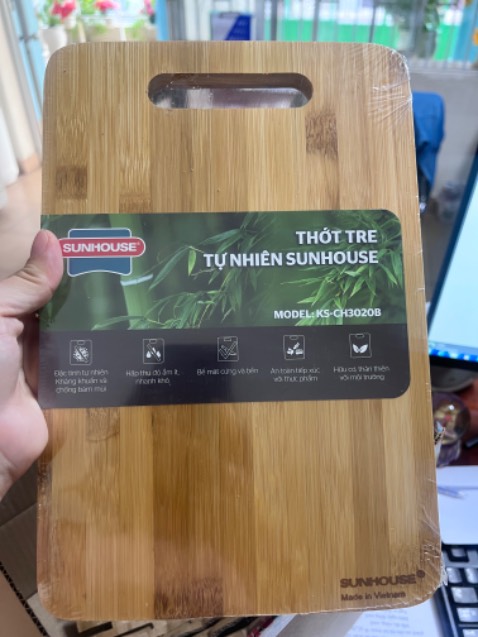 Thớt đẹp chắc chắn nhưng chưa sử dụng nên không biết thế nào