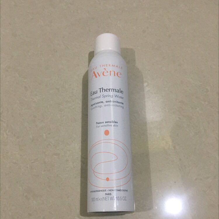 Xịt khoáng khá là ok, làm dịu da ở mức ổn, dung tích lớn mình dùng khá là lâu rồi mà vẫn chưa hết, giá thành hợp lý, giao hàng nhanh, shop gói hàng khá là kĩ chống sóc đầy đủ.....