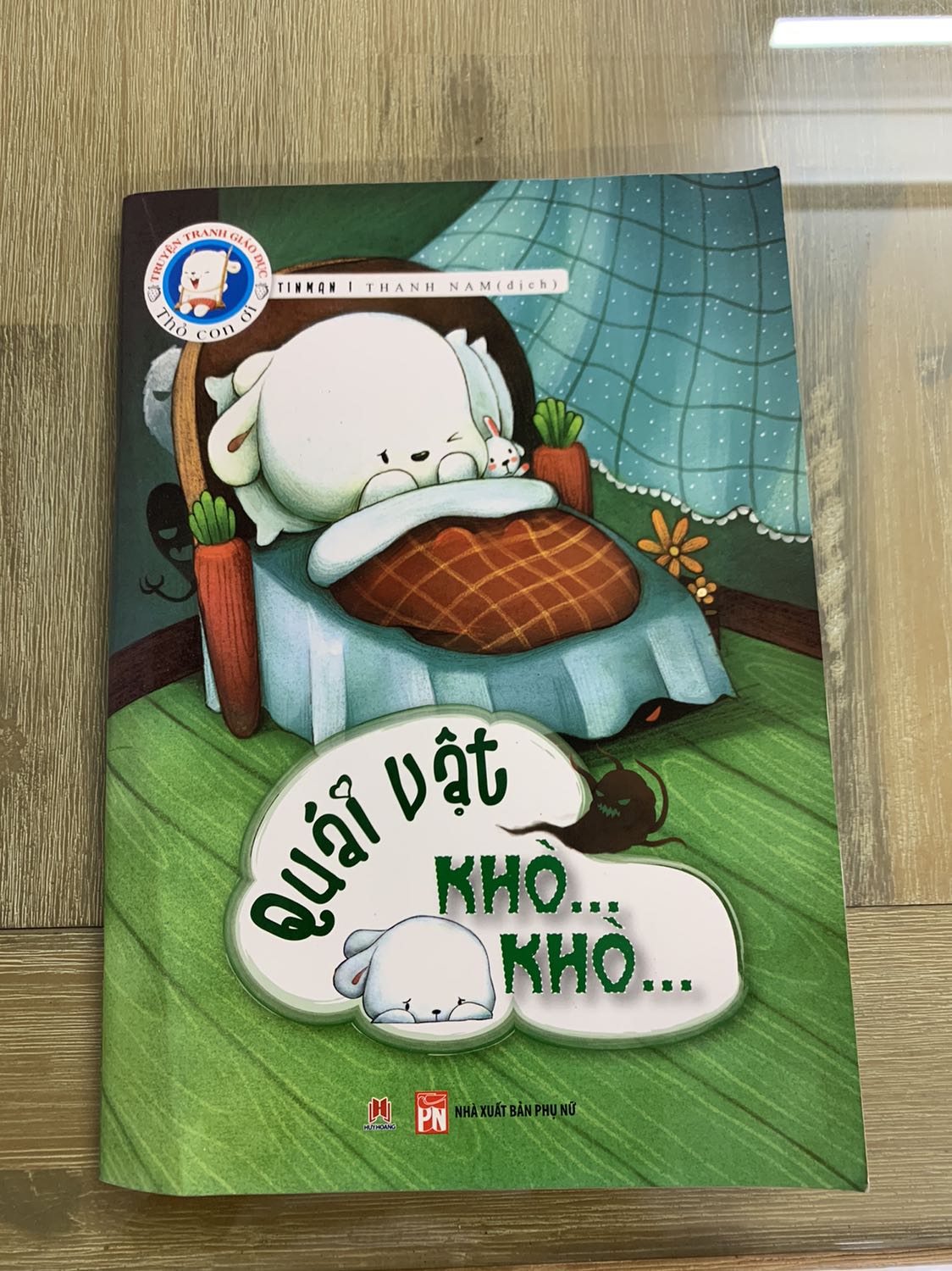 Hình vẽ dễ thương nhưng nội dung không thú vị lắm, ba mẹ phải tự thêm lời giải thích cho bé, chứ mà đọc như sách thì còn làm bé sợ ngủ 1 mình hơn