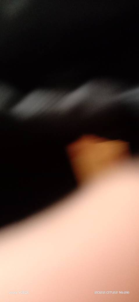 Giỏ nhìn chắc chắn,trong túi cí giấy thơm cầm lên thấy đã đã. Vải dù bố nên hơi cứng mình ưng chất vải mềm nhiều hơn nhưng thôi thế thấy cũng ổn vì ưng nhất bên trong có khoá kéo có thể bỏ tiền hoặc điện thoại ok bên ngoài cũng có ngăn lớn có khoá kéo.