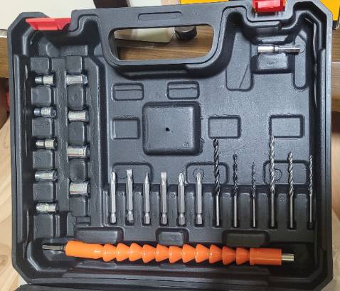 1. Sạc bị vỡ vỏ nhựa, nhìn cái sạc thấy còn thua cái sạc điện thoại. Không biết dùng được 6 tháng không.
2. Với giá tiền đã mua thì tạm chấp nhận.