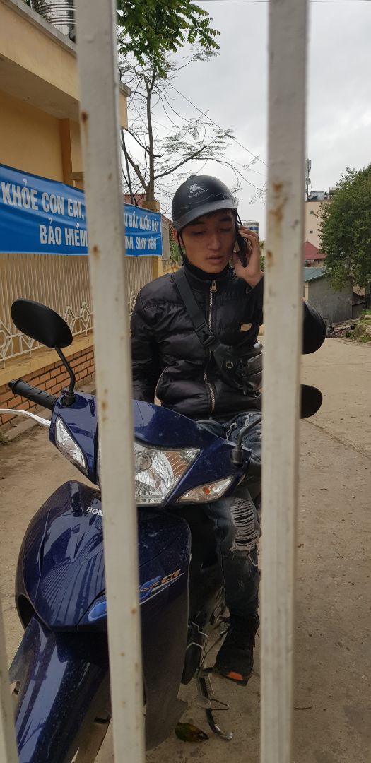 mua số lượng 2, giao có 1 cái.tiki xem lại hộ như thế nào, đơn hàng chuyển quá lâu, thanh toán tiền xong kiểm tra hàng thiếu 1 sản phẩm. quá thất vọng , gủi ngay bù 1 sp đi. có e sip làm chứng nhưng e ấy bảo đã gạch đơn nên ko trả lại tiền được.chán kinh