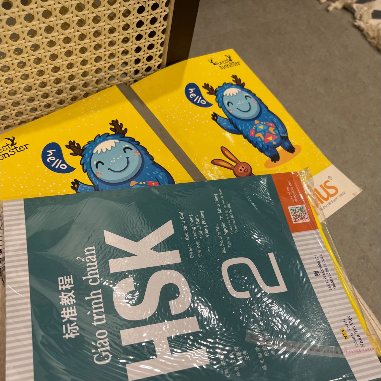 Sách in đẹp, con gái mình rất thích. Giáo trình này được soạn hợp lý, dù có thi HSK hay ko thì cũng rất hữu ích. Phù hợp cả cuo ng tự học