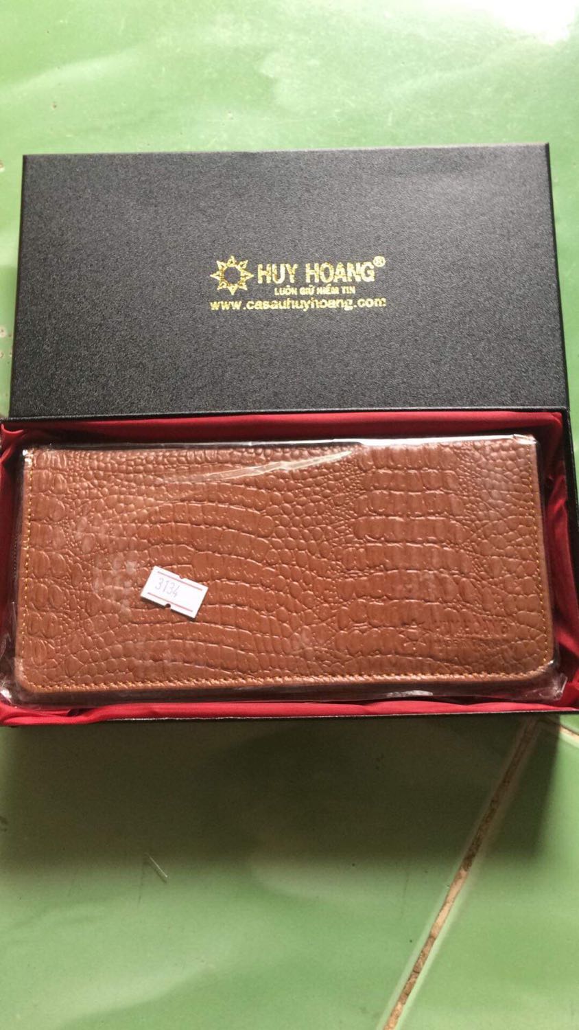 Ví đẹp hợp thơi trang đóng hộp kĩ càng chắt chắn rất hợp túi tiền và đáng tin cậy