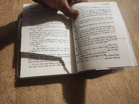 Sách bị rách, quá tệ ! (viết thêm cho đủ 25 chữ)
