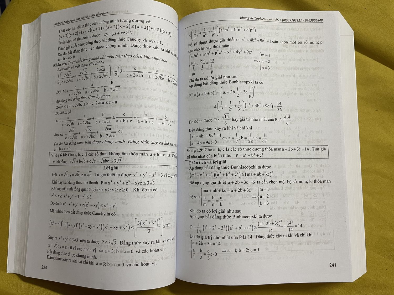 Rất tiếc, sách đóng sai lệch trang, huhu :(
Sách siêu dày, gần 800 trang, giấy trắng, in rõ, đẹp. Nội dung sách rất  liệt kê các dạng bài tập rất cụ thể chi tiết.