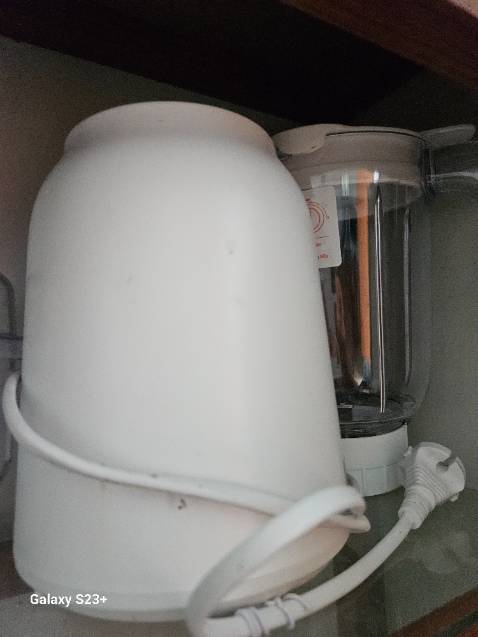 Động cơ mạnh, nhiều chức năng. Khi sử dụng có mùi hơi khét như chổi than.