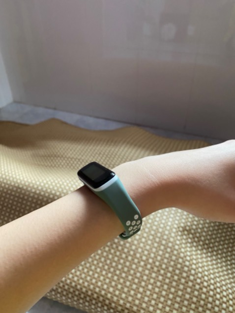 Màu đẹp, giao nhanh đúng mẫu, so với dây gốc thì chất liệu hơi cứng hơn, nhiều lỗ mà khó gài vô lỗ để cố định dây