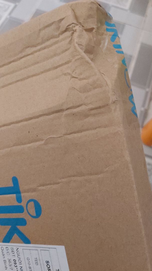 Tất cả đều ổn trừ việc kh có bọc chống sốc , hên là truyện kh bị df gì . Ib hỏi tiki sao truyện kh có seal thì bảo sẽ gửi *** kết quả cho mà chờ mòn *ít cũng kh thấy trl , *Truyện kh phải bản in đầu nên kh có seal và bm . Sắp có tập mới nên mn hốt sớm để có bm nhe