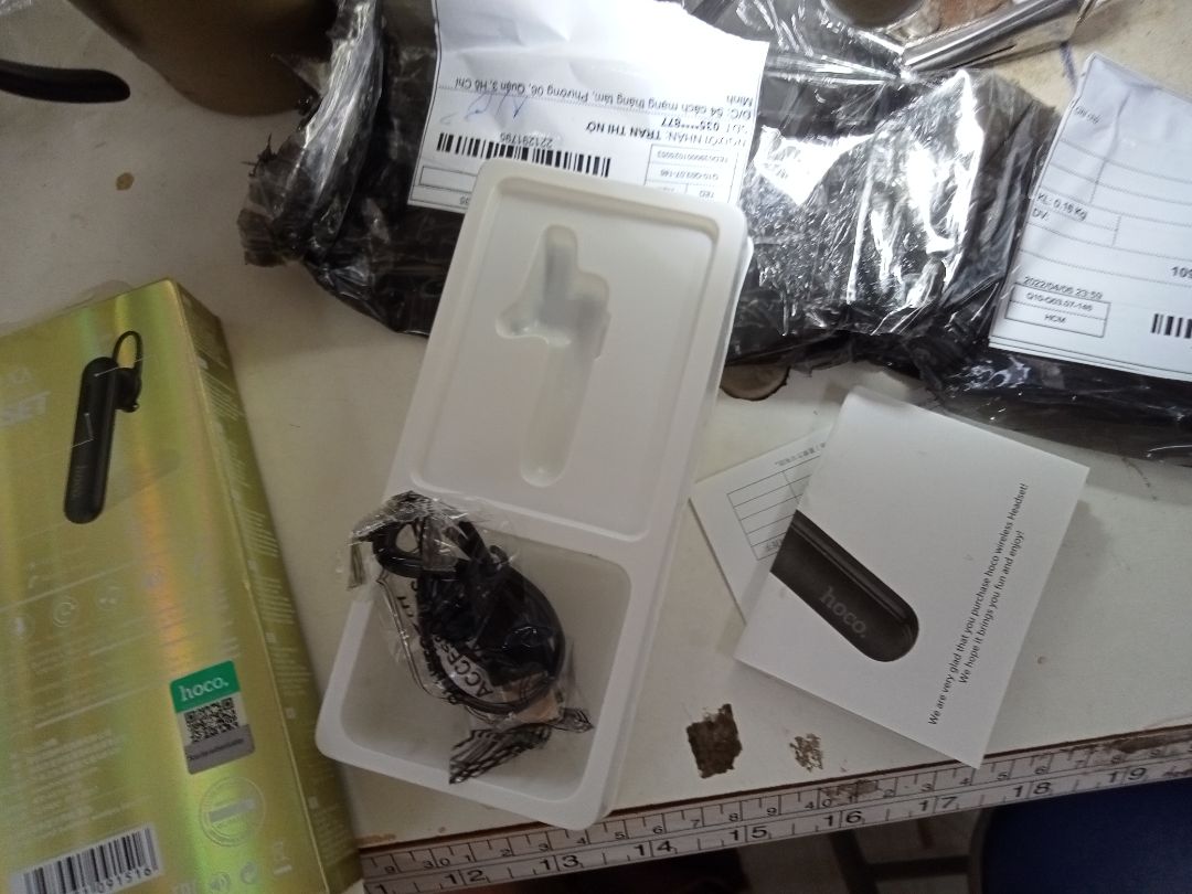 mình đặt mua sản phẩm tai nghe ko dây đặt ngày trước ngày sau là có hàng thấy vui vui ai ngờ mở ra chỉ có dây sạc ko có tai nghe nt cho shop 2ngay ko thấy shop trả lời . ủa ủa sao kì vậy ta  . thất vọng về shop ghê luôn