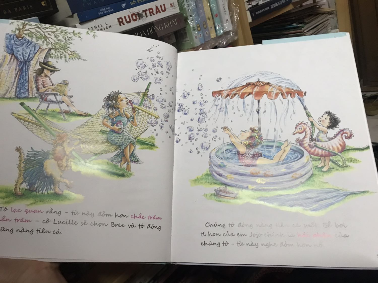 Mình mua sale sâu nên ngỡ ngàng vì nhận sách mới tinh bọc trong bao bóng. Sách bìa cứng, khổ lớn, in màu cực đẹp.
Về nội dung: sách rất hay, mang tính giáo dục cao. Mình đọc cũng thấy rất đáng yêu. Sách phù hợp với các bé gái.