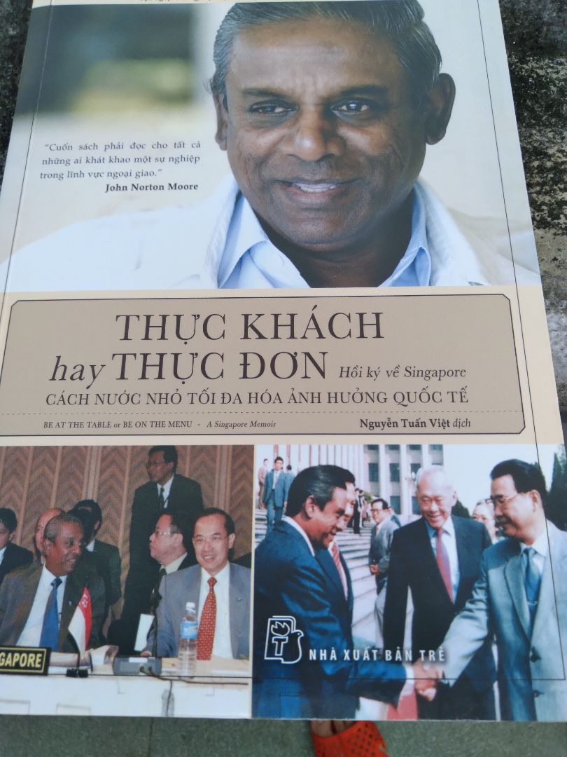 Sách mới còn nguyên áo bọc. Rất thích đọc tìm hiểu về đất nước Singapore mà sách có 200 trang ah!