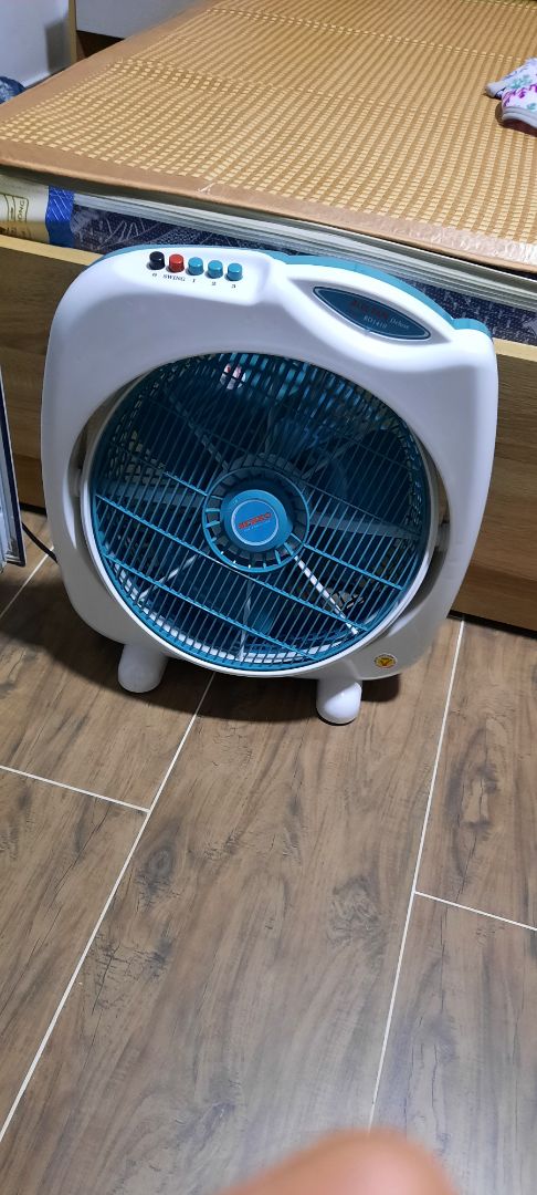 Quạt chạy êm, gió mạnh