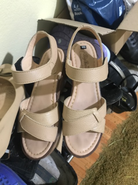 Dép đi êm, nhẹ, thoải mái, nếu mà là đế kếp nữa thì tuyệt. Màu đẹp, đúng như quảng cáo. Giá 300 ổn. Hi vọng sẽ bền.