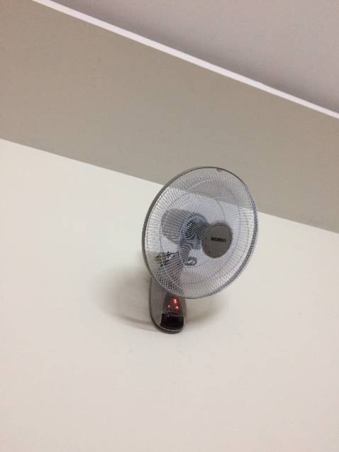 Tuy giao hàng hơi chậm so với dự kiến 2 ngày nhưng cũng tạm chấp nhận được. Có sẵn pin trong hộp. Quạt chạy mạnh, nhiều chế độ khác nhau, hi vọng sẽ bền. Tuy giao hàng hơi chậm so với dự kiến 2 ngày nhưng cũng tạm chấp nhận được. Có sẵn pin trong hộp. Quạt chạy mạnh, nhiều chế độ khác nhau, hi vọng sẽ bền.