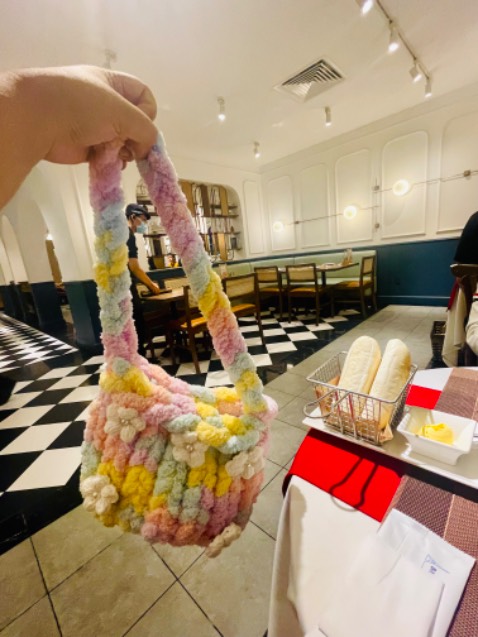 Keo lắm nha. Mặc thoải mái và khá thời trang. Phần hình thêu có lớp giấy bên trong, nên gỡ ra trước khi giặt.