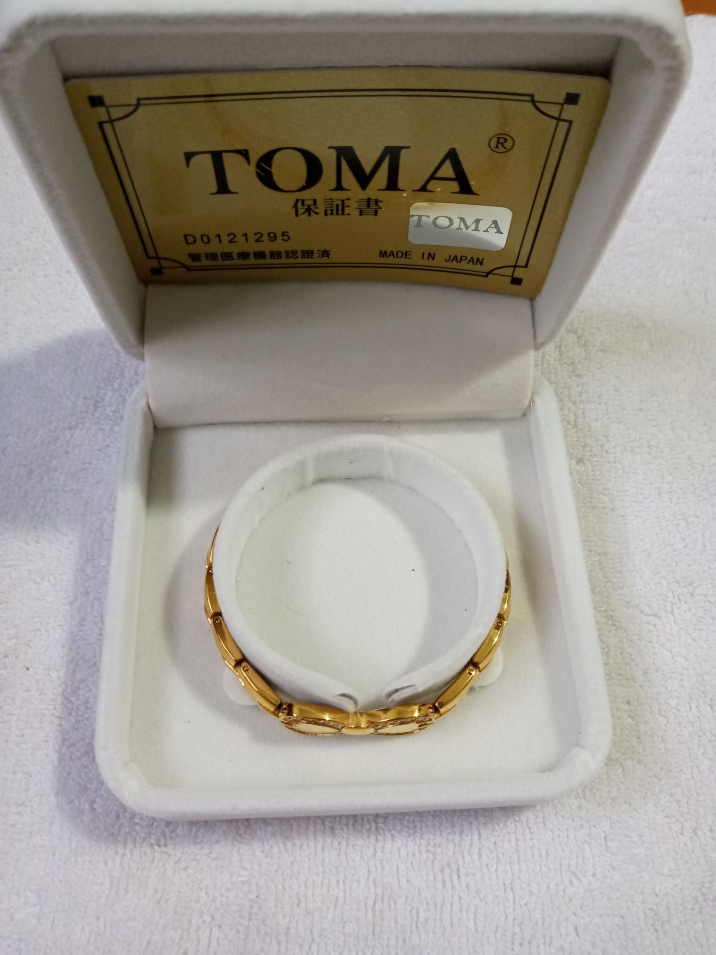 Trang sức rẻ, đẹp , như quảng cáo. Mua tặng người thân , chờ ý kiến tiếp .