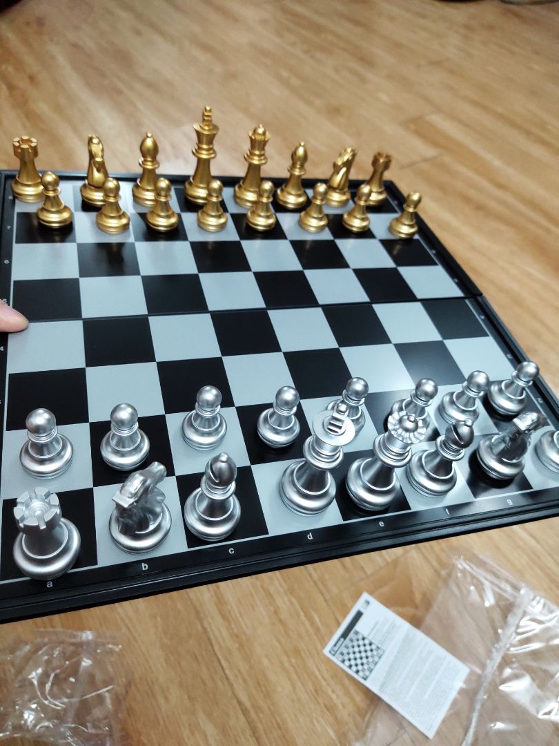 Đóng gói cẩn thận, hàng chất lượng, quân cờ nhẹ, nhưng chắc chắn. Tốt, refer nên mua